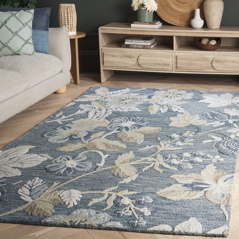 SAFAVIEH Handmade Jardin Novka Floral Wool Rug