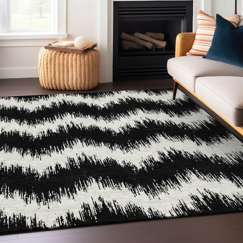 Machine Washable Indoor/ Outdoor Chantille Modern Chevron Rug