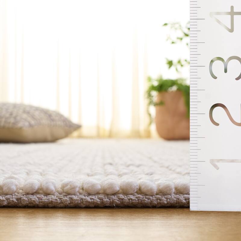 SAFAVIEH Handmade Natura Mysie Raised Textured Wool Blend Rug