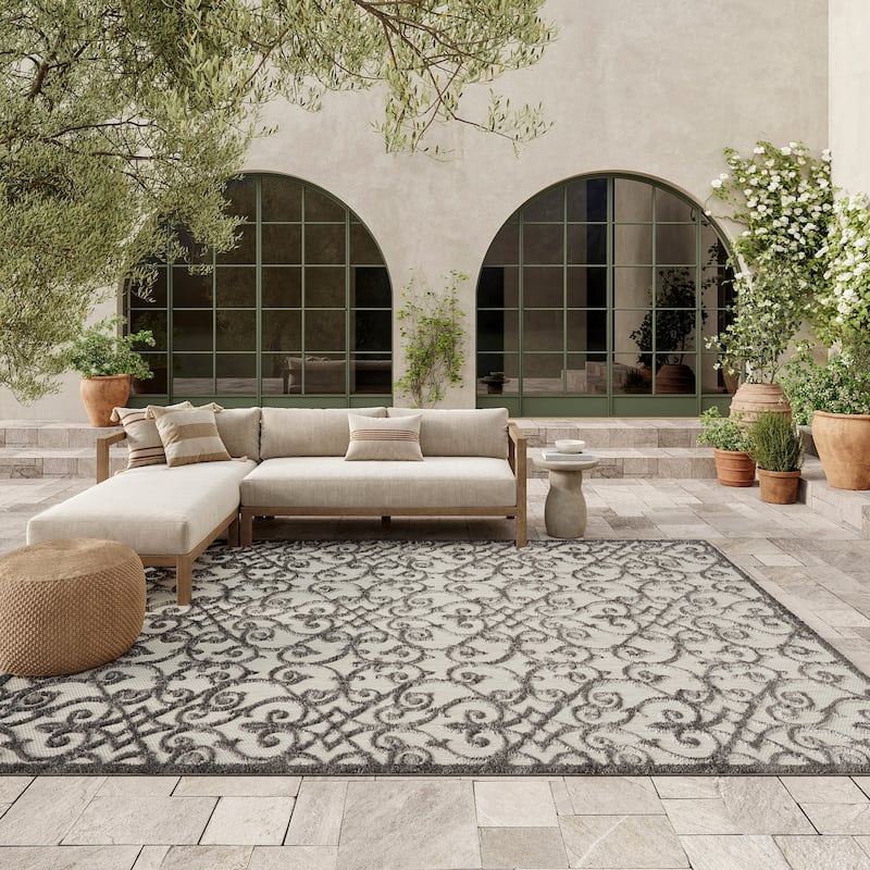 Nourison Aloha Transitional Scroll Indoor/Outdoor Damask Rug