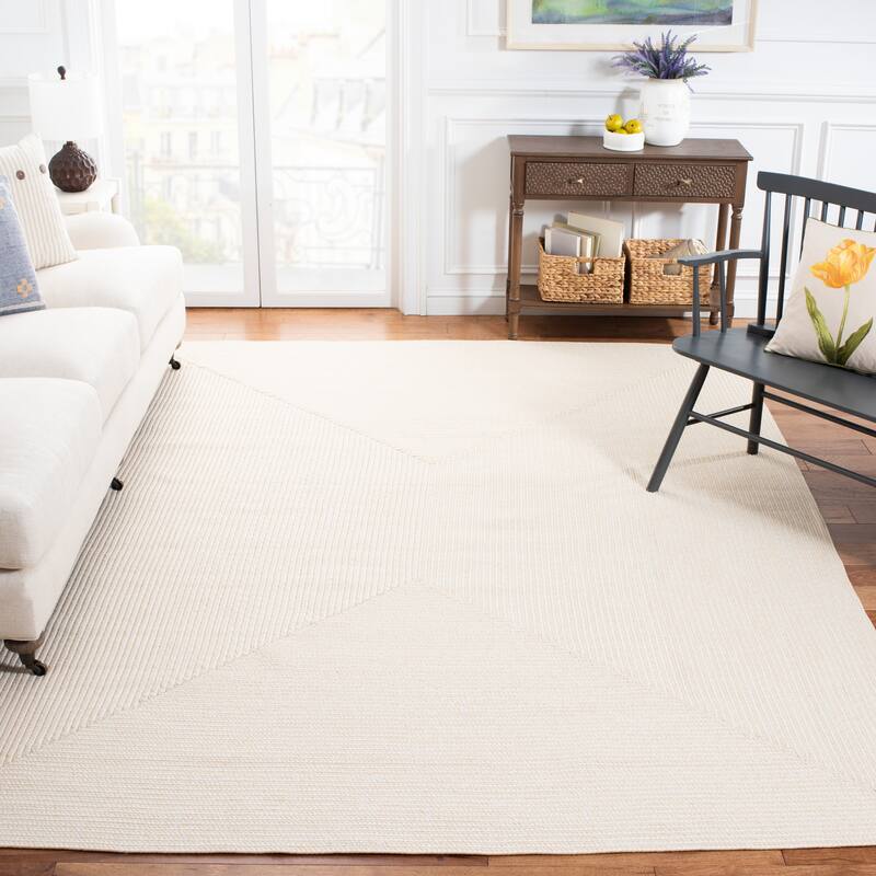 SAFAVIEH Handmade Braided Country Casual Lavada Rug
