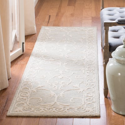 SAFAVIEH Handmade Micro-Loop Lizzie Wool Rug