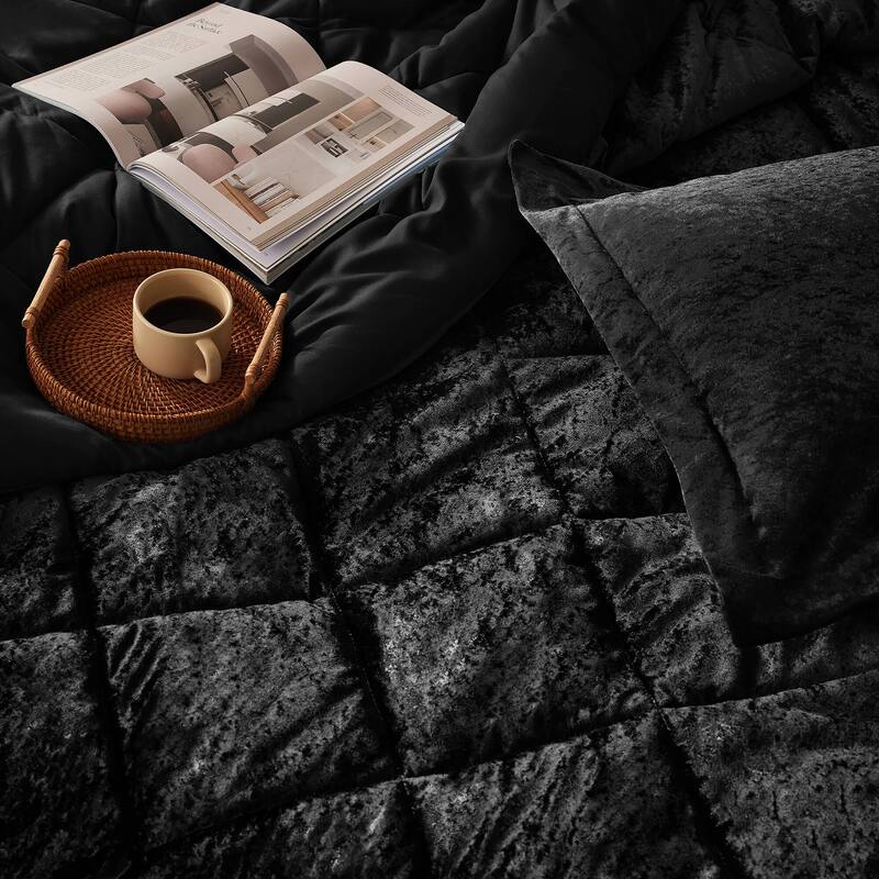 Intelligent Design Isabel Velvet Comforter Set