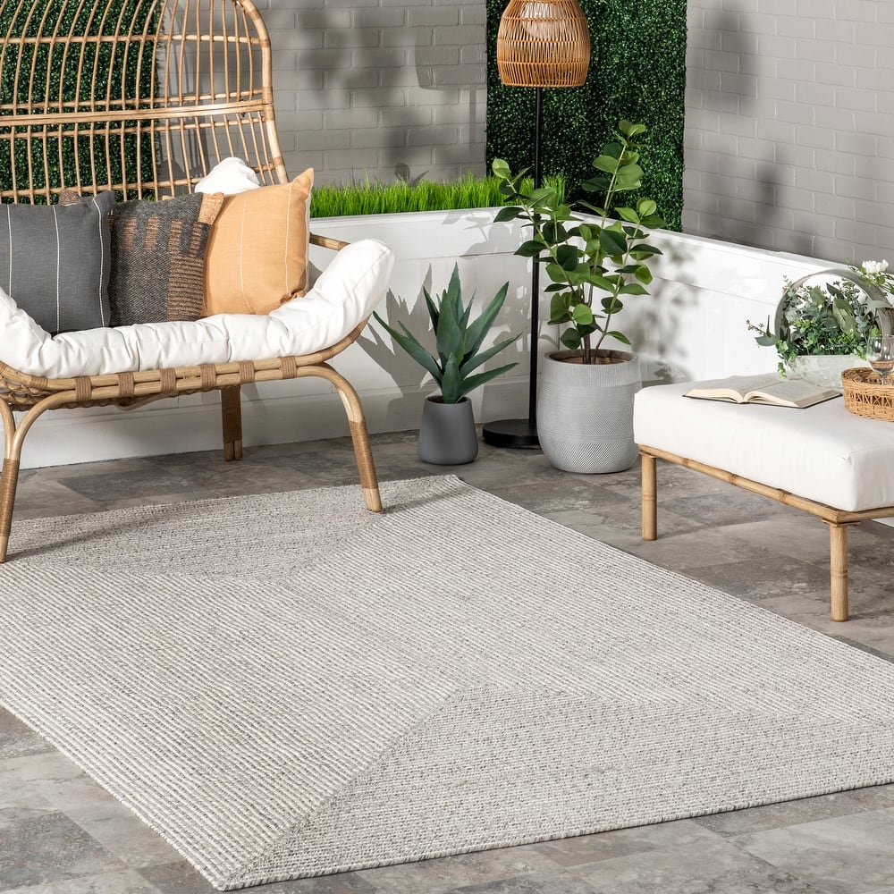 Nuloom Wynn Braided Indoor/Outdoor Area Rug