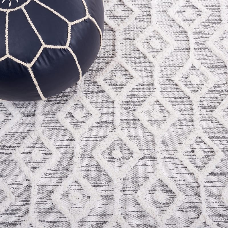 SAFAVIEH Augustine Vaili Moroccan Boho Fringe Rug
