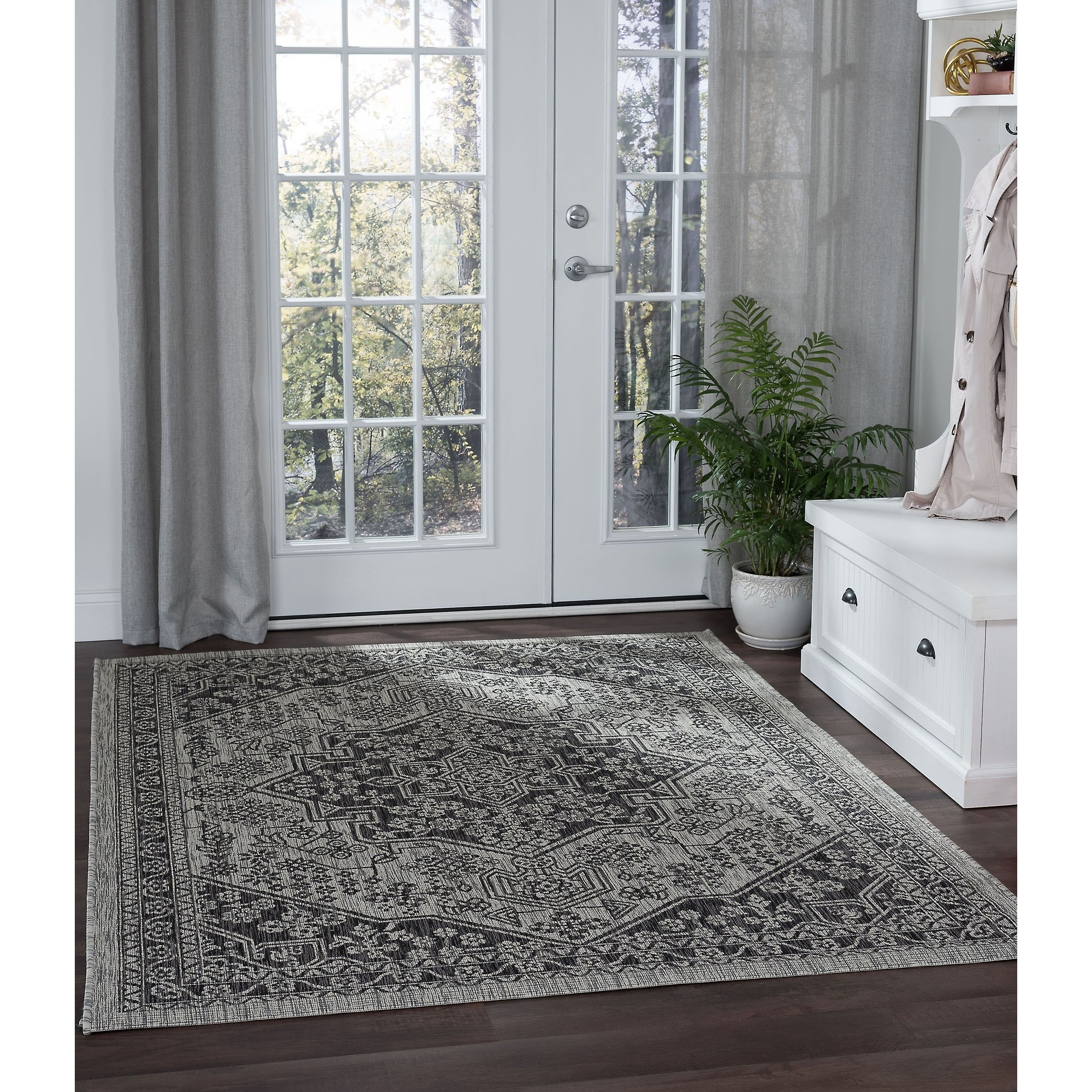 Colonnade Traditional Medallion Indoor/Outdoor Area Rug