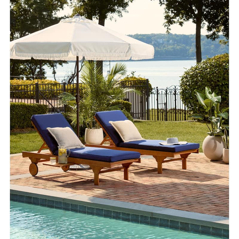 SAFAVIEH Outdoor Aubrie Adjustable Chaise Lounge Chair with Wheel.
