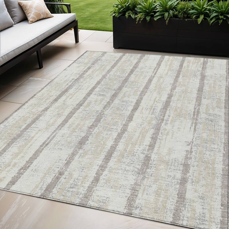 HomeRoots Striped Transitional Rectangle Outdoor Rug - 5' X 8'