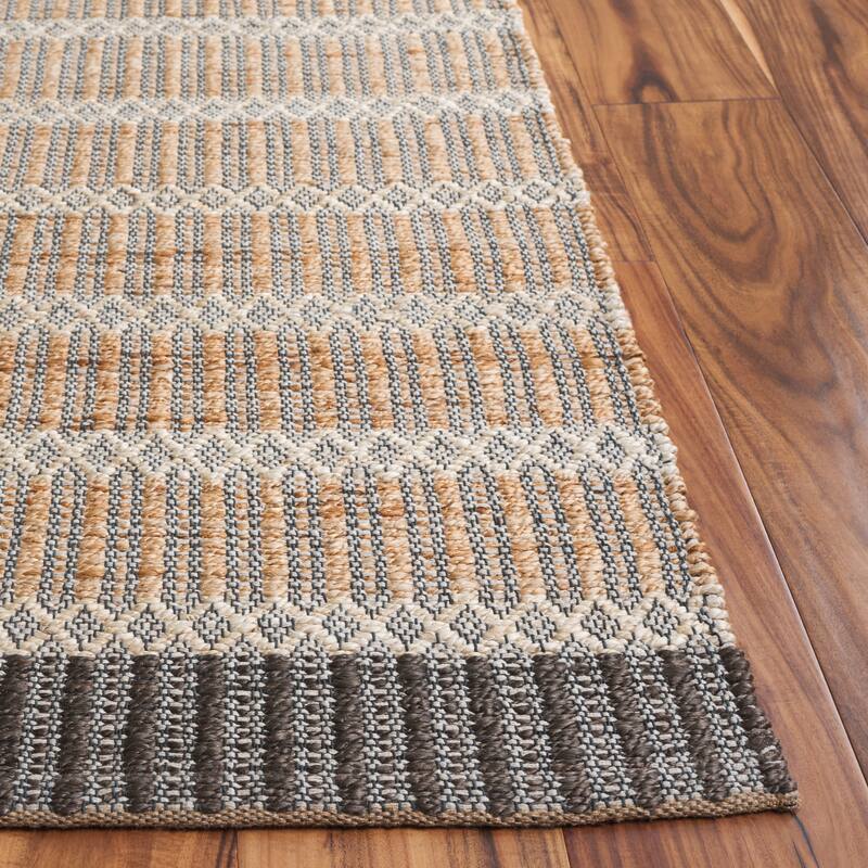 SAFAVIEH Hand-Woven Natural Fiber Monika Casual Jute Rug