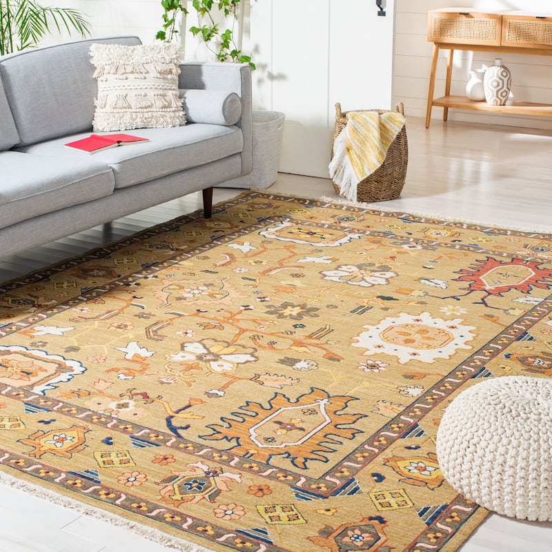 SAFAVIEH Handmade Sumak Kaitlynn Traditional Oriental Wool Rug with - 6' x 9' - Assorted