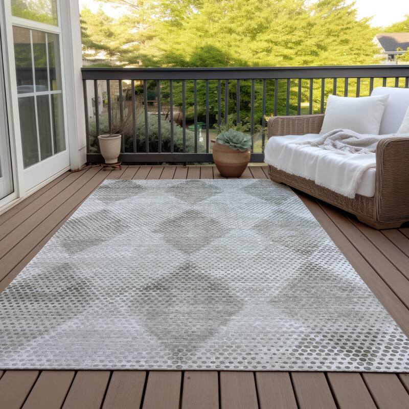 Machine Washable Indoor/ Outdoor Modern Diamonds Chantille Rug - Gray - 10' x 14'