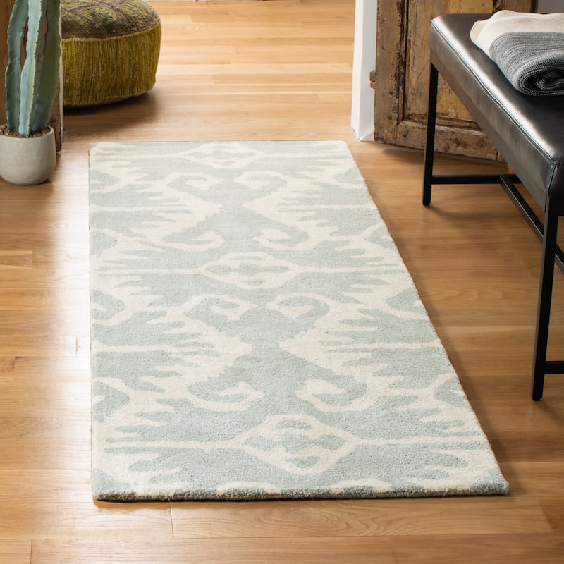 SAFAVIEH Handmade Wyndham Bekin Modern Wool Rug - 2'3" x 7' Runner - Grey/Ivory