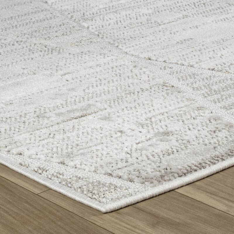 Bipin Distressed Geometric Modern Stain Resistant Area Rug By HomeRoots - 2' X 5'