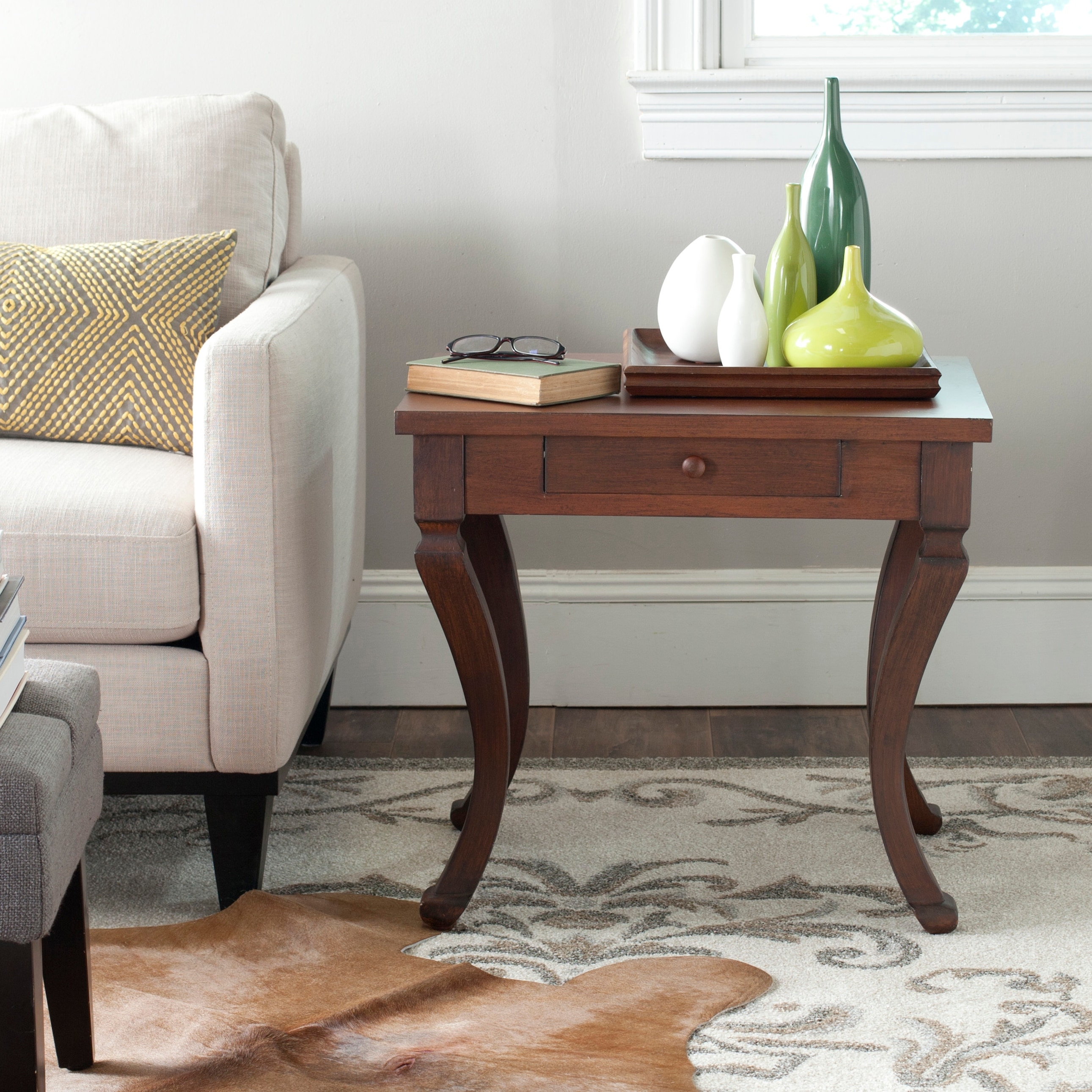 SAFAVIEH Jossie Traditional Engineered Wood Side Table, Brown - 24Wx19Dx22H