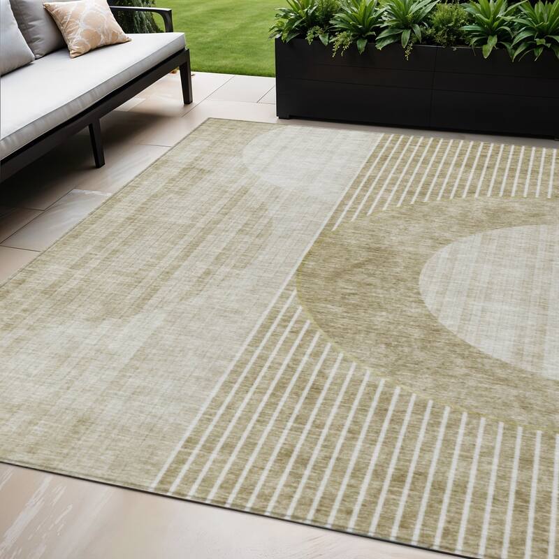 HomeRoots Geometric Transitional Rectangle Outdoor Rug - 5' X 8'