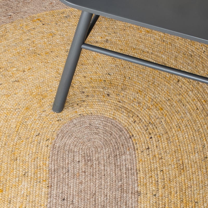 SAFAVIEH, Handmade Braided Sirlei Wool Rug