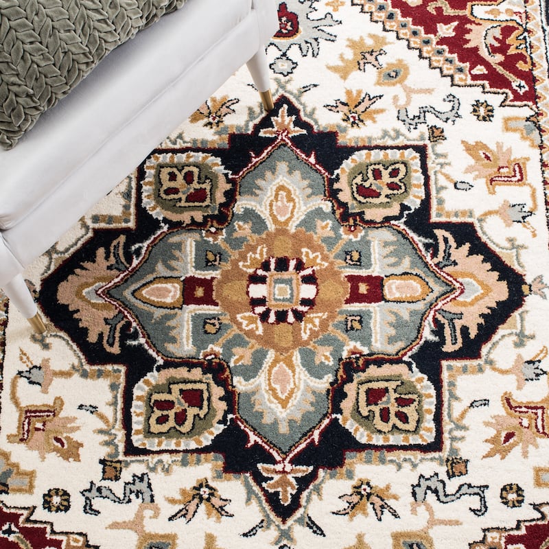 SAFAVIEH Handmade Heritage Carrol Traditional Oriental Wool Rug