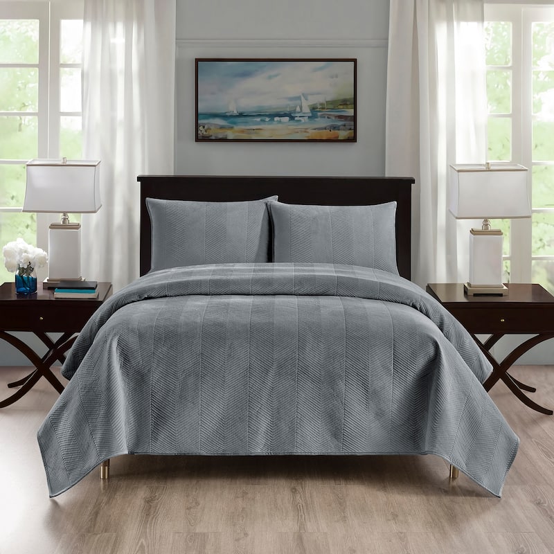 Pointehaven Heavy-Weight Oversized Chevron Design Velvet Quilt Sets - Silver Grey - King - Cal King