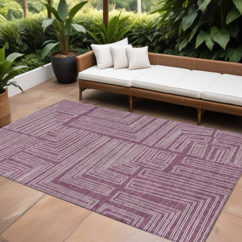 HomeRoots Geometric Transitional Rectangle Outdoor Rug - 9' X 12'
