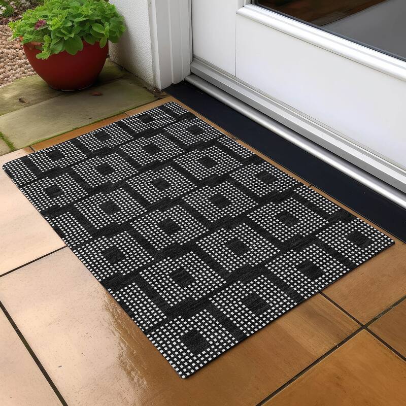 Machine Washable Indoor/ Outdoor Chantille Modern Houndstooth Rug - Black - 1'8" x 2'6"