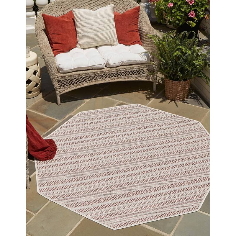 Outdoor Laaset Collection Area Rug - Red - 5'3"x5'3" Octagon