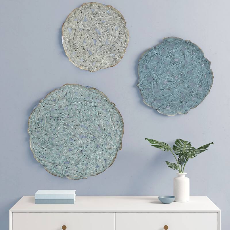 Roomfitters Textured Feather 3-Piece Metal Disc Wall Decor Set, Modern Round 20-Inch Dimensional verdigris Wall Art, Blue
