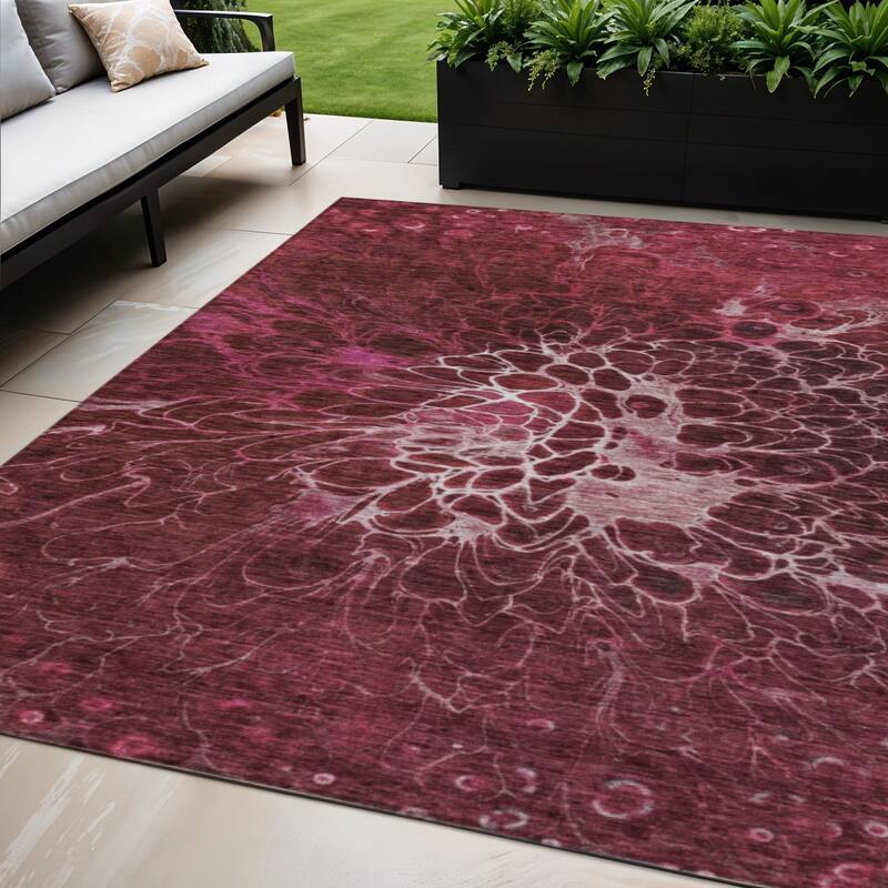 HomeRoots Abstract Transitional Rectangle Outdoor Rug - 5' X 8'