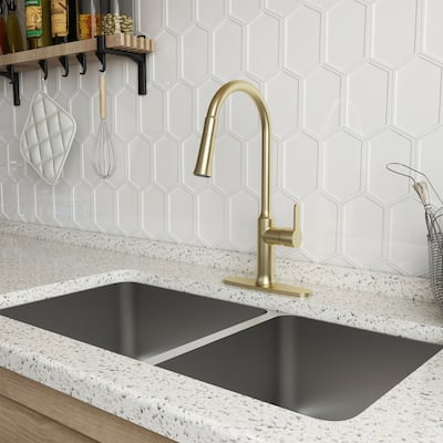 Kitchen Faucet Single-Handle Pull-Out Sprayer Kitchen Sink Faucet