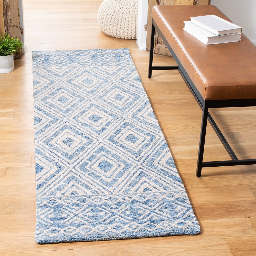 SAFAVIEH Handmade Micro-Loop Nikolina Wool Rug