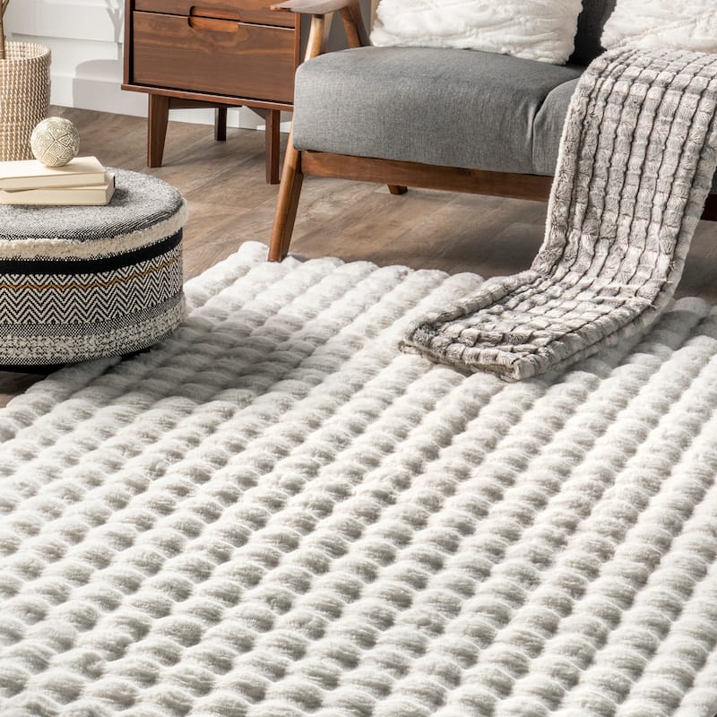 Nuloom Jeni Solid Plush Machine Washable Area Rug