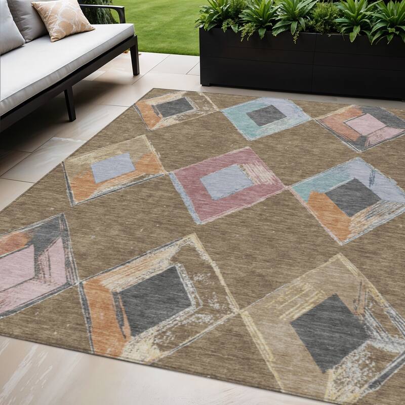 HomeRoots Geometric Transitional Rectangle Outdoor Rug - 5' X 8'