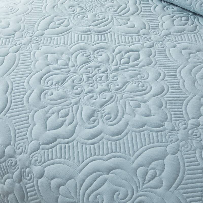 Wholinens Scalloped Edge Washed Microfiber Embroidered Damask Quilt Set 3 Pieces