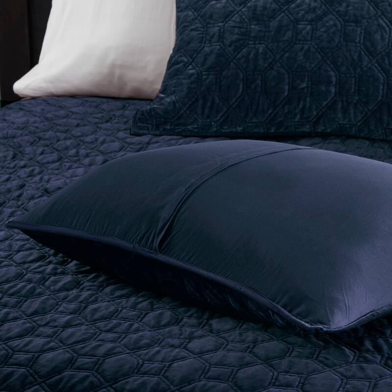 Madison Park Emery 3 Piece Velvet Quilt Set
