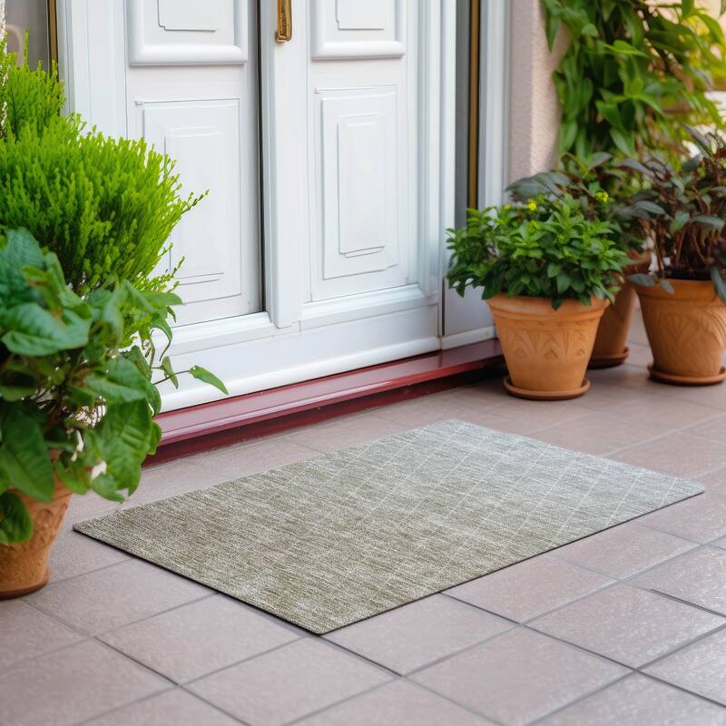 Machine Washable Indoor/ Outdoor Ombre Trellis Chantille Rug