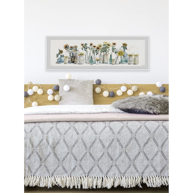 'Sunflower Centerpiece III' Framed Painting Print
