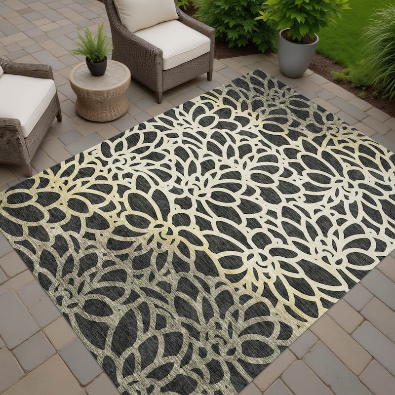 Machine Washable Indoor/ Outdoor Floral Craze Chantille Rug