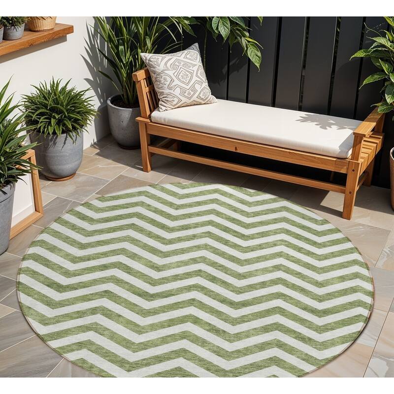 HomeRoots Chevron Transitional Rectangle Outdoor Rug - 8' Round