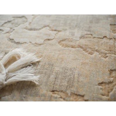 Infinity Handmade Wool/Nylon in Silver/Beige Area Rug.