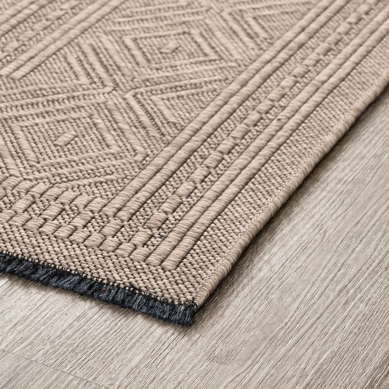 Alameda Solid Color Medallion Machine Washable Indoor Area Rug