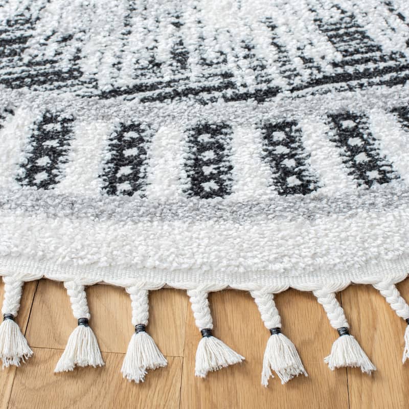 SAFAVIEH Moroccan Tassel Shag Bozhana 0.75-inch Thick Rug