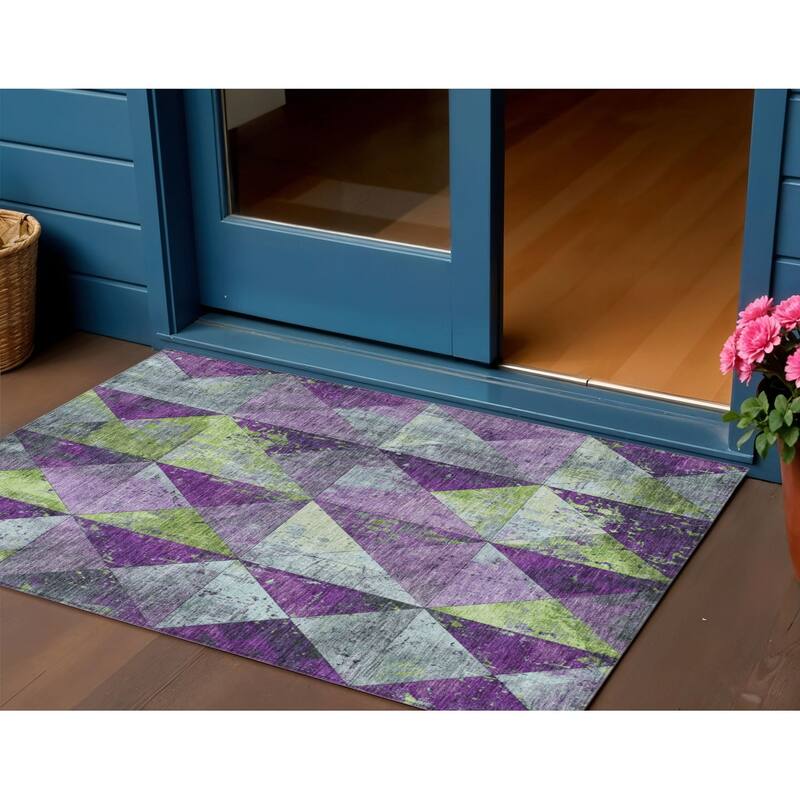 HomeRoots Geometric Transitional Rectangle Outdoor Rug - 3' x 5'
