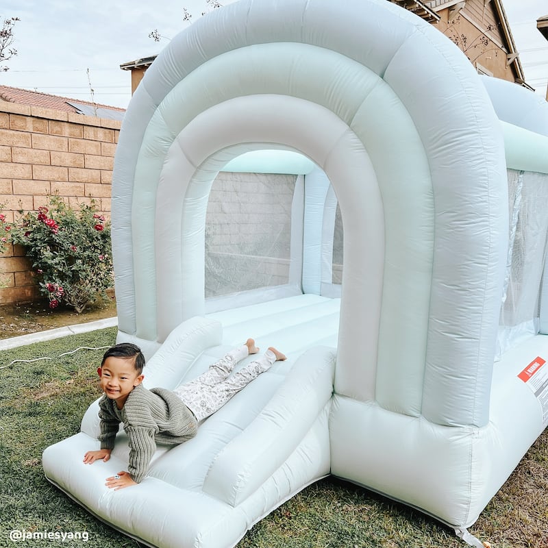 Bounceland DayDreamer Mist Bounce House