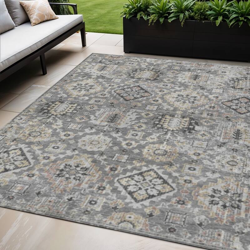 HomeRoots Floral Medallion Traditional Rectangle Outdoor Rug - 5' X 8'