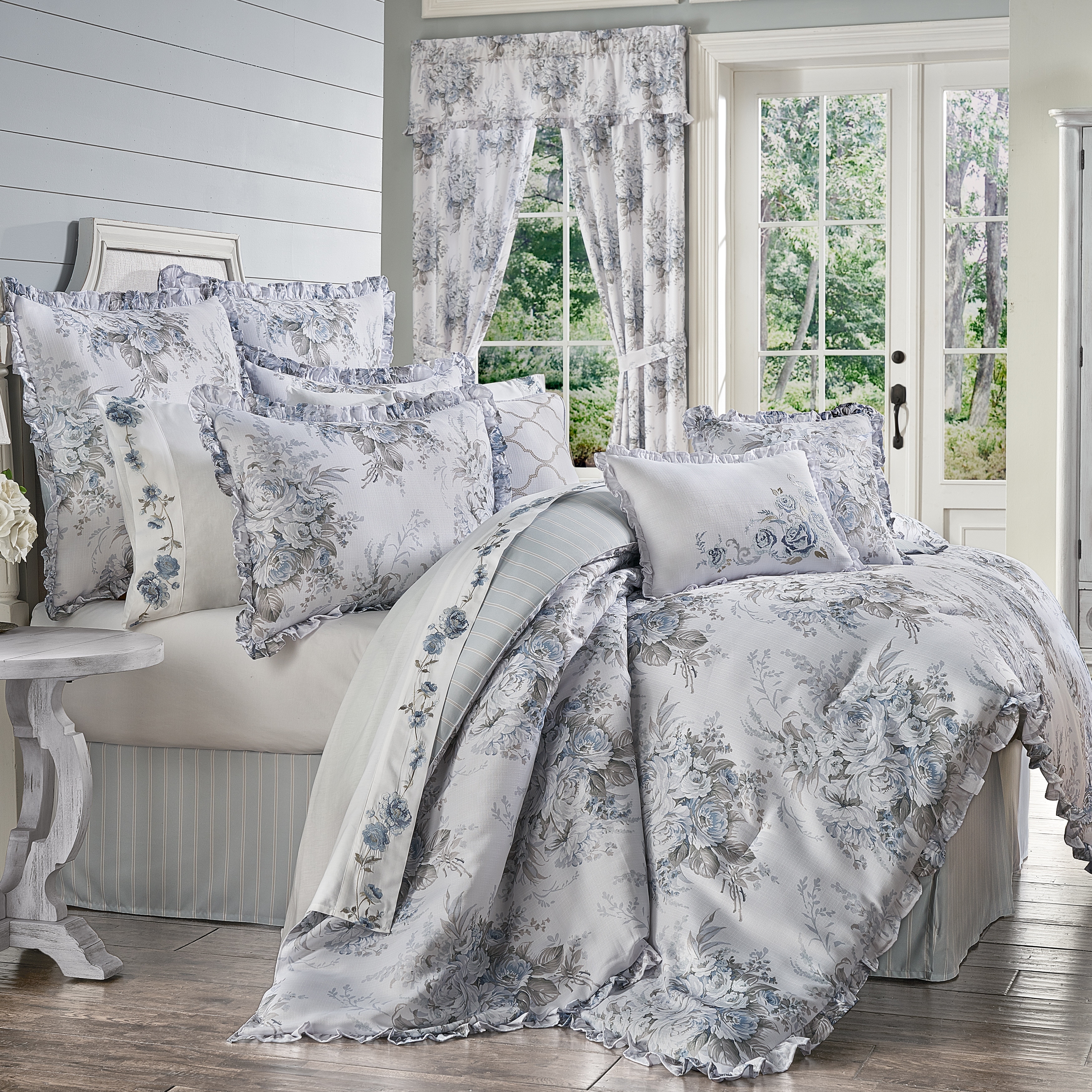 Royal Court Estelle Comforter Set Full Blue