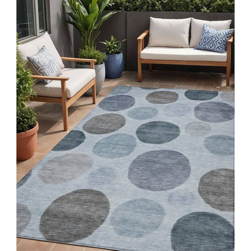 HomeRoots Geometric Transitional Rectangle Outdoor Rug - 5' X 8'