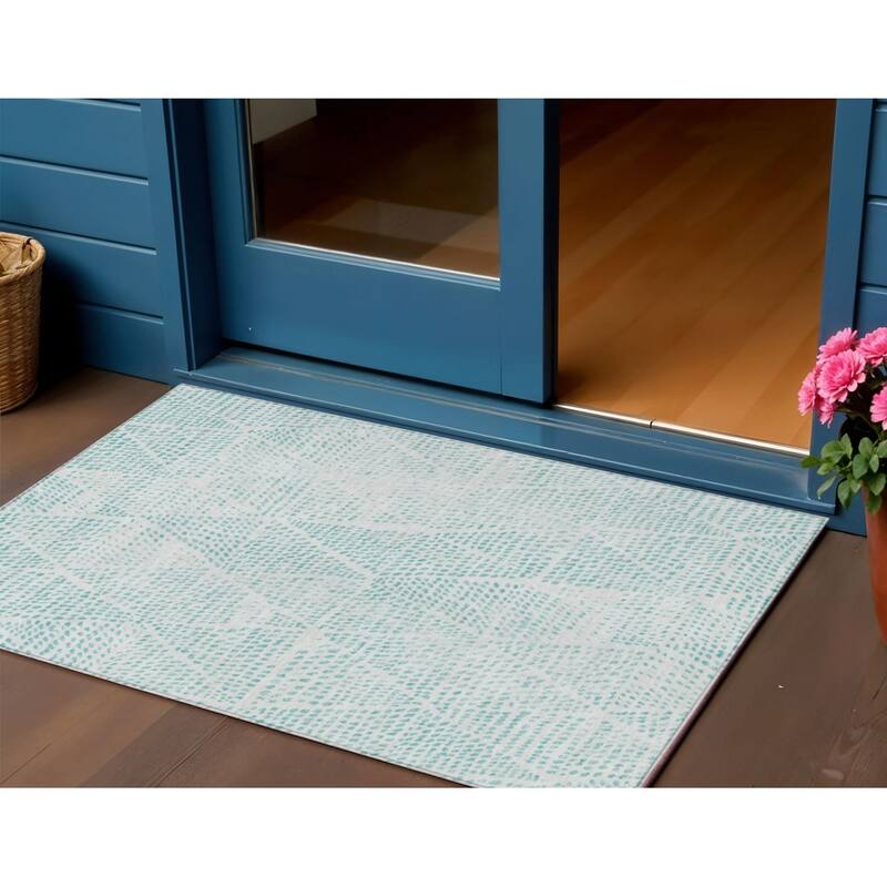 HomeRoots Geometric Transitional Rectangle Outdoor Rug - 3' x 5'