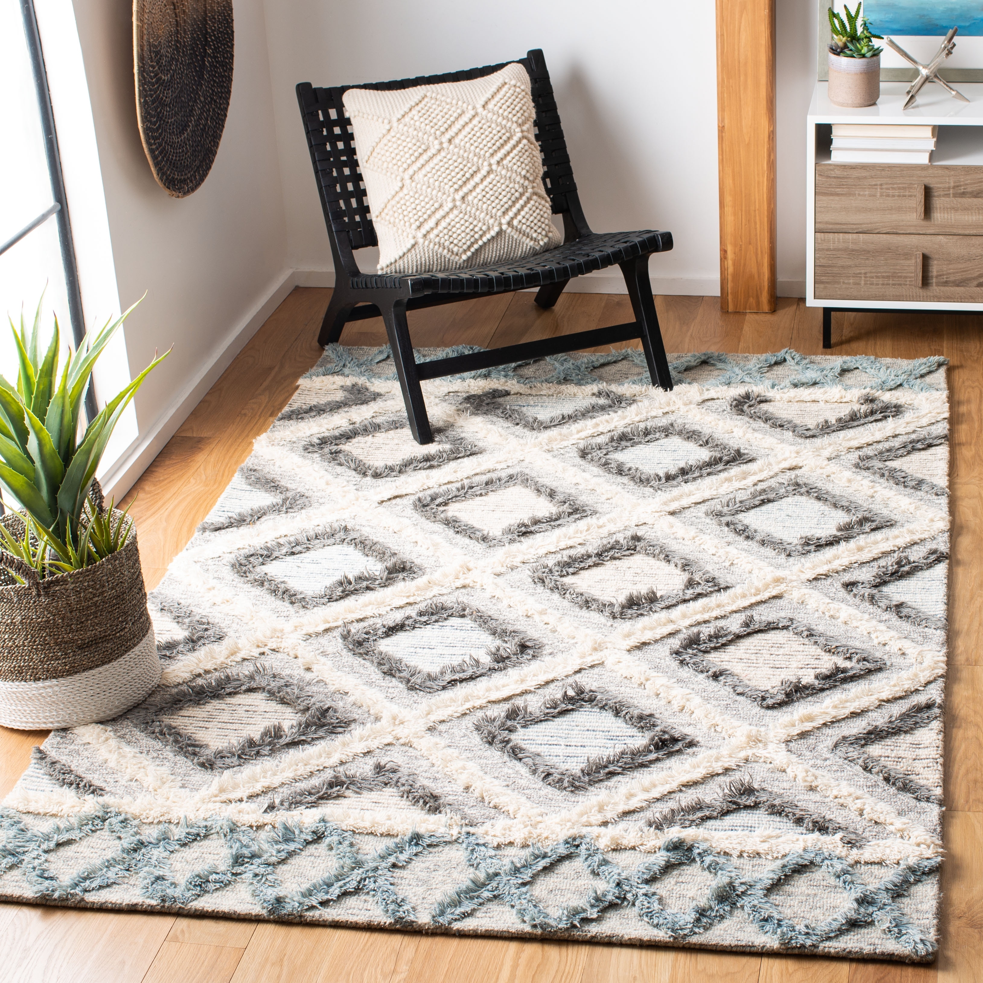 SAFAVIEH Handmade Kenya Genowefa Modern Wool Rug
