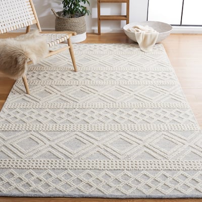 SAFAVIEH Handmade Natura Giedrima Boho Wool Rug