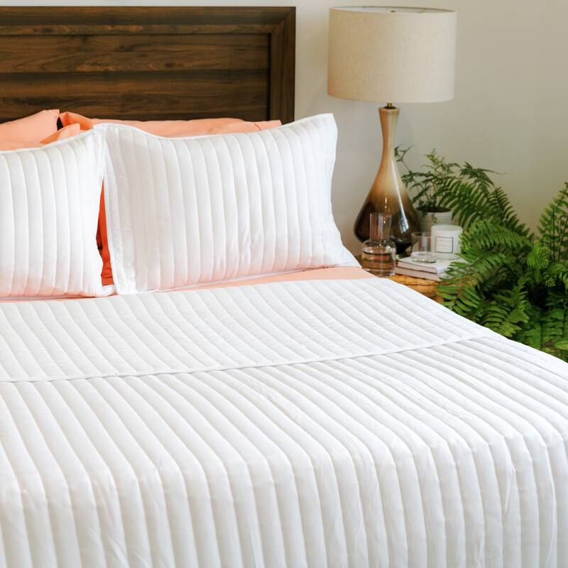 Jennifer Adams Vertical Stripes 3pc. Quilt Set