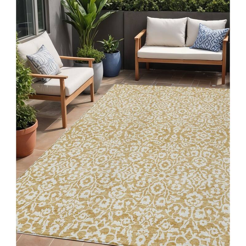 HomeRoots Damask Traditional Rectangle Outdoor Rug - 5' X 8'